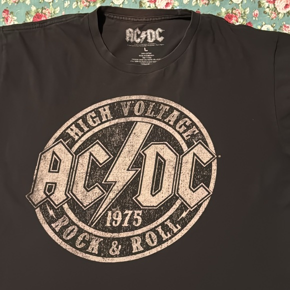 AC⚡️DC T-shirt HIGH VOLTAGE! Large 100% cotton, vintage short sleeve t-shirt. 👀 - Picture 2 of 6